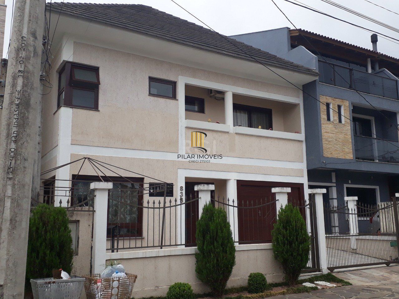 Casa para Venda - 272m², 3 dormitórios, sendo 1 suítes, 2 vagas - Hípica