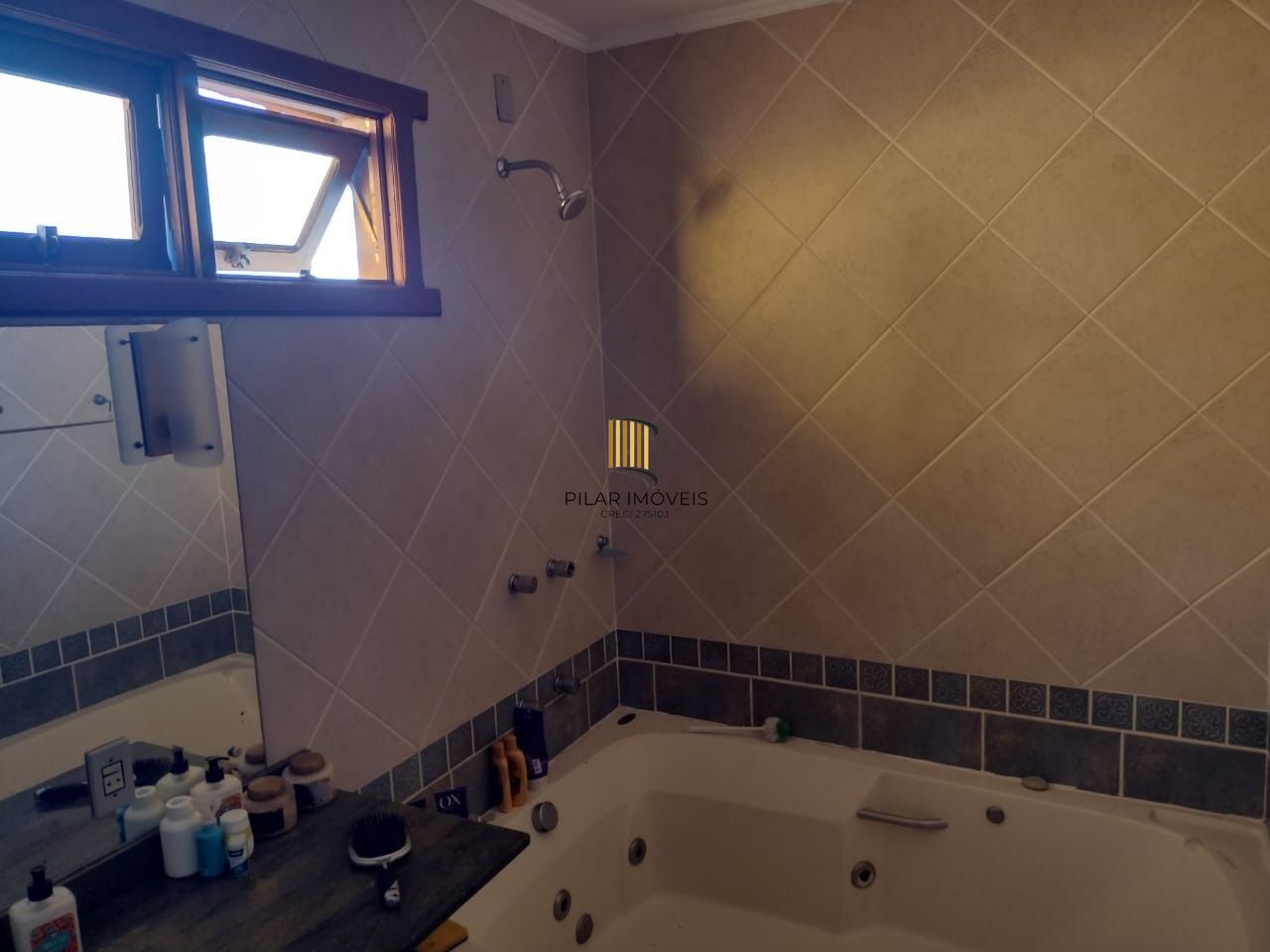 Casa para Venda - 693.6m², 5 dormitórios, sendo 3 suites, 4 vagas - Hípica