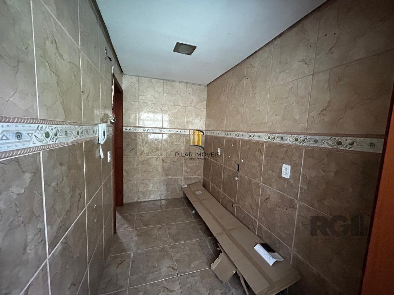 APARTAMENTO JK COM 1 QUARTO E GARAGEM COBERTA NO BAIRRO CAMAQUA PRÓXIMO À OTTO NIEMEYER