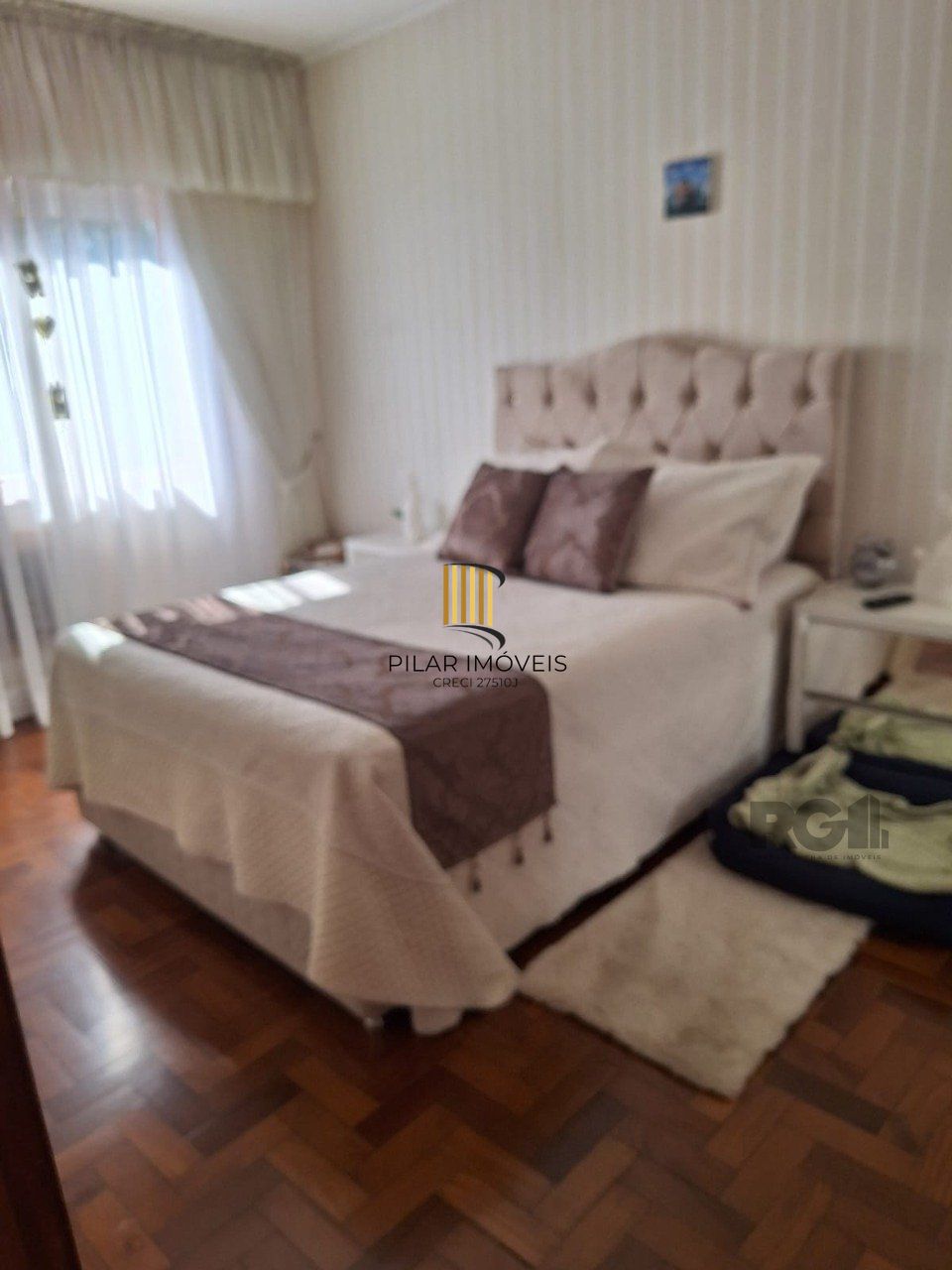 APARTAMENTO 2 DORMITORIOS, GARAGEM COBERTA, DEPEDENCIA DE EMPREGADA, TERCEIRO ANDAR NO PASSO DA AREIA, PORTO ALEGRE RS