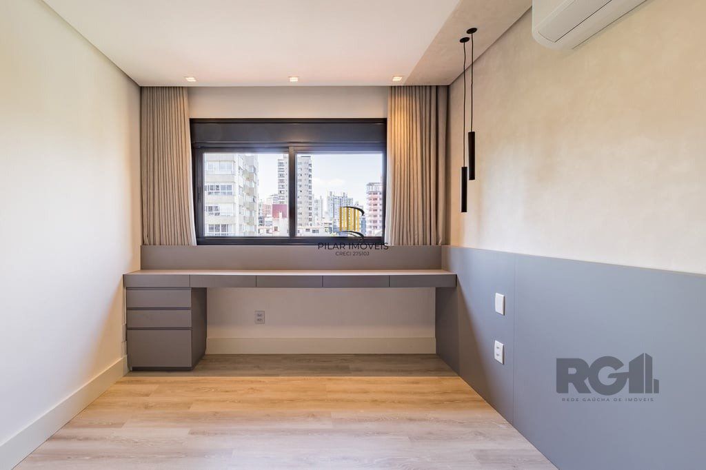 Apartamento para Venda - 130.07m², 3 dormitórios, sendo 3 suites, 3 vagas - Petrópolis