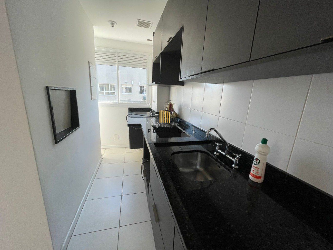 Excelente apto 2 dormitórios, 55m² privativos com churrasqueira, andar alto no JARDIM CARVALHO, condomínio completa infra.