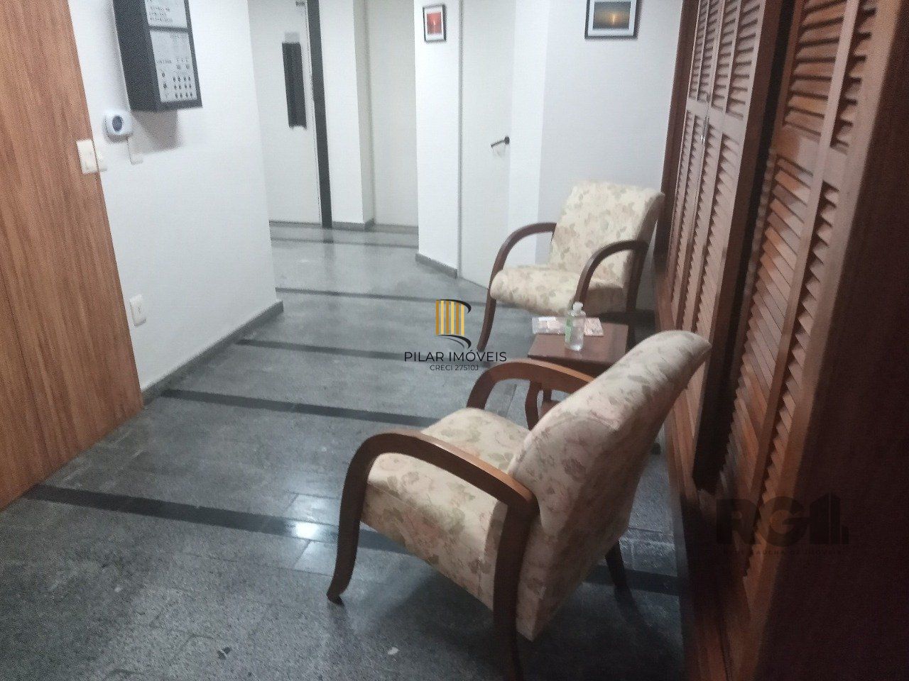 SALA COMERCIAL DESOCUPADA, NO BAIRRO CENTRO HISTÓRICO, EM PORTO ALEGRE, RS