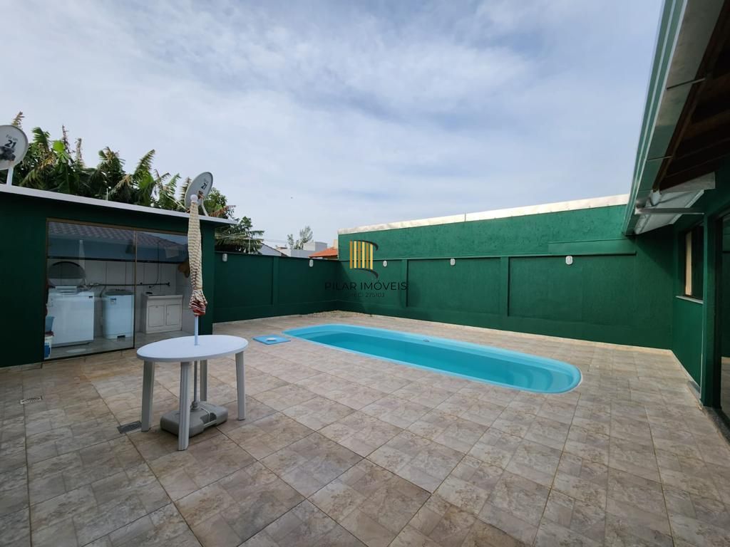 Casa 3 dormitórios, 1 suite, lareira, 2 vagas de garagem, piscina, bairro Mariápolis, Osório-RS