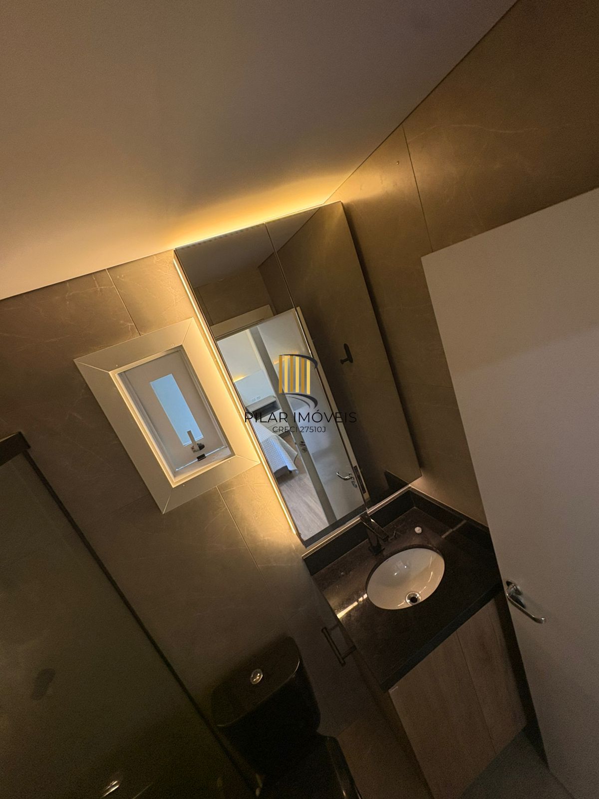 Apartamento com 02 quartos (01 suíte) no Bairro Cidade Baixa em Porto Alegre