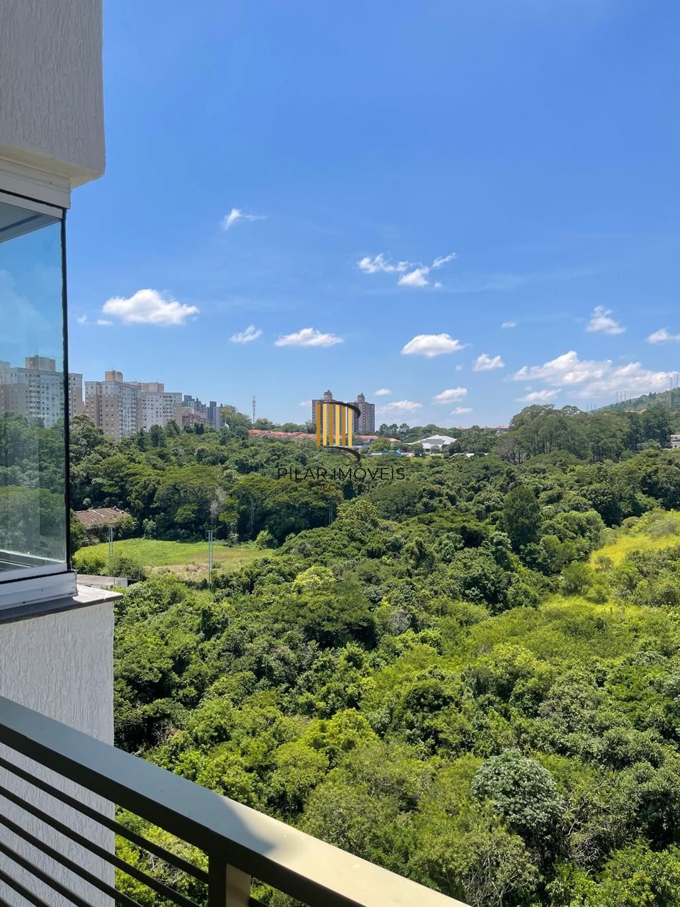 Impecável apartamento semimobiliado, 2 dormitórios, 2 banheiros e 1 vaga coberta