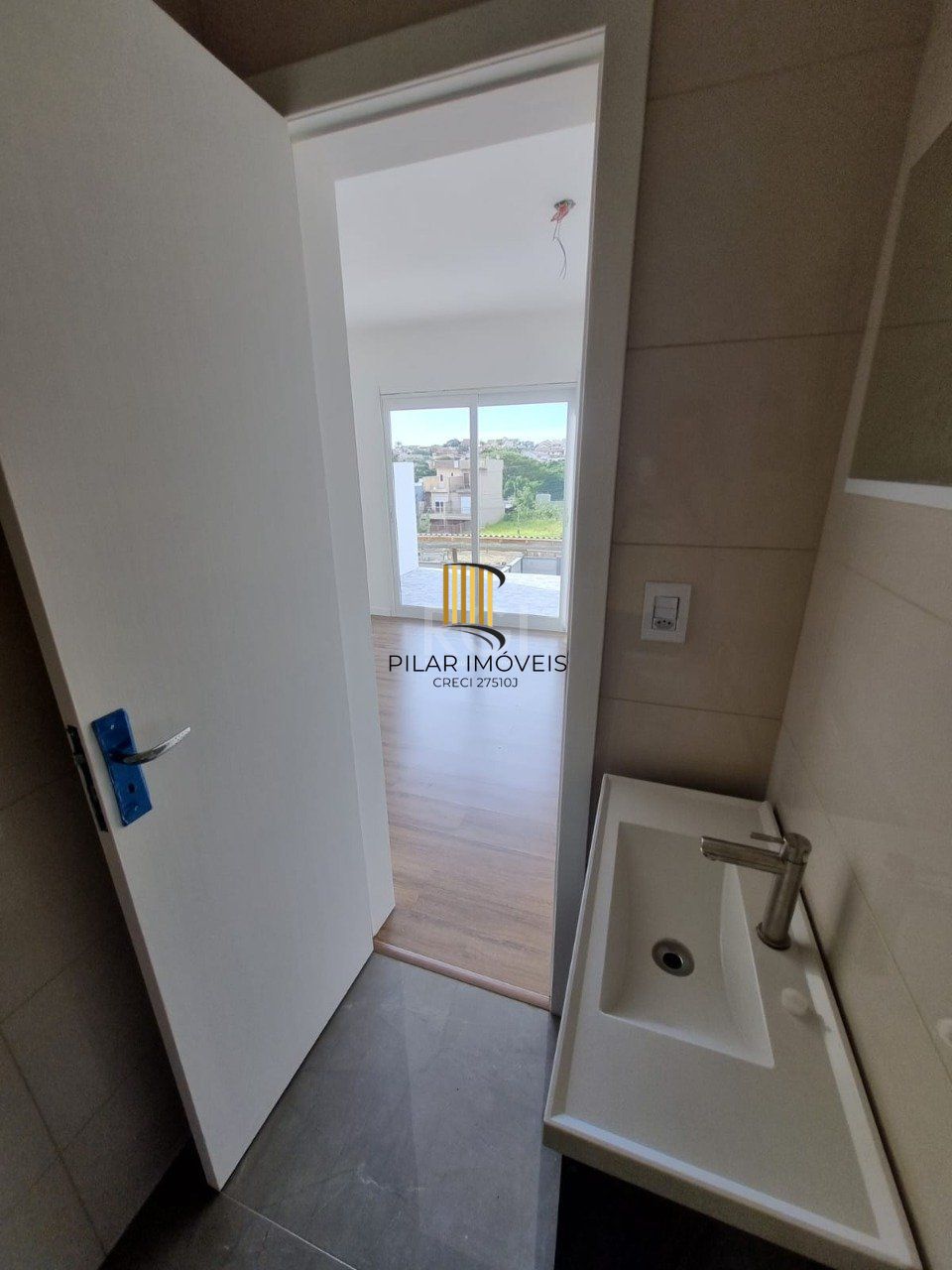 Casa 3 dormitórios no bairro Guarujá