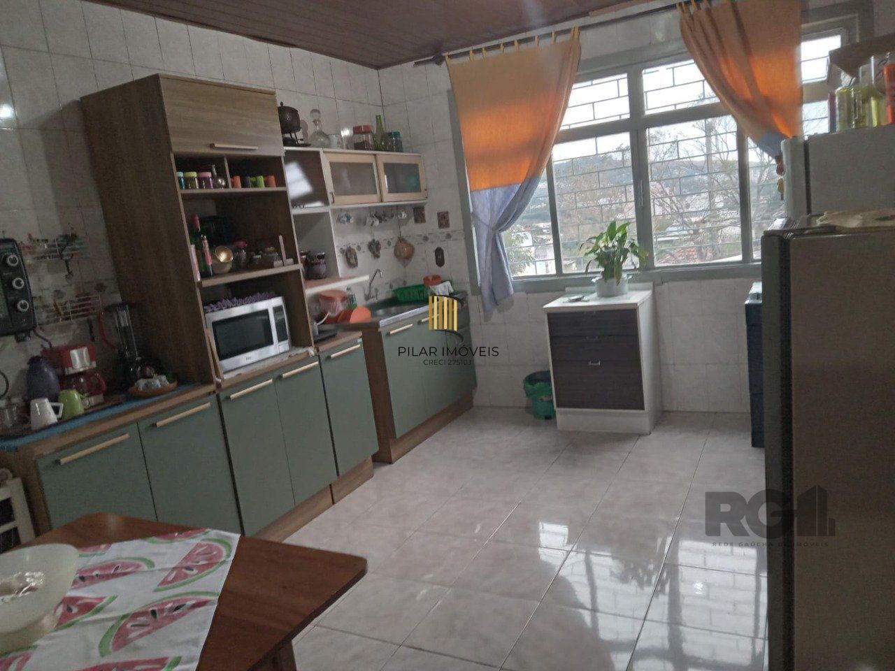 Casa com 3 quartos, vaga de garagem, churrasqueira, no bairro Partenon, Porto Alegre/RS