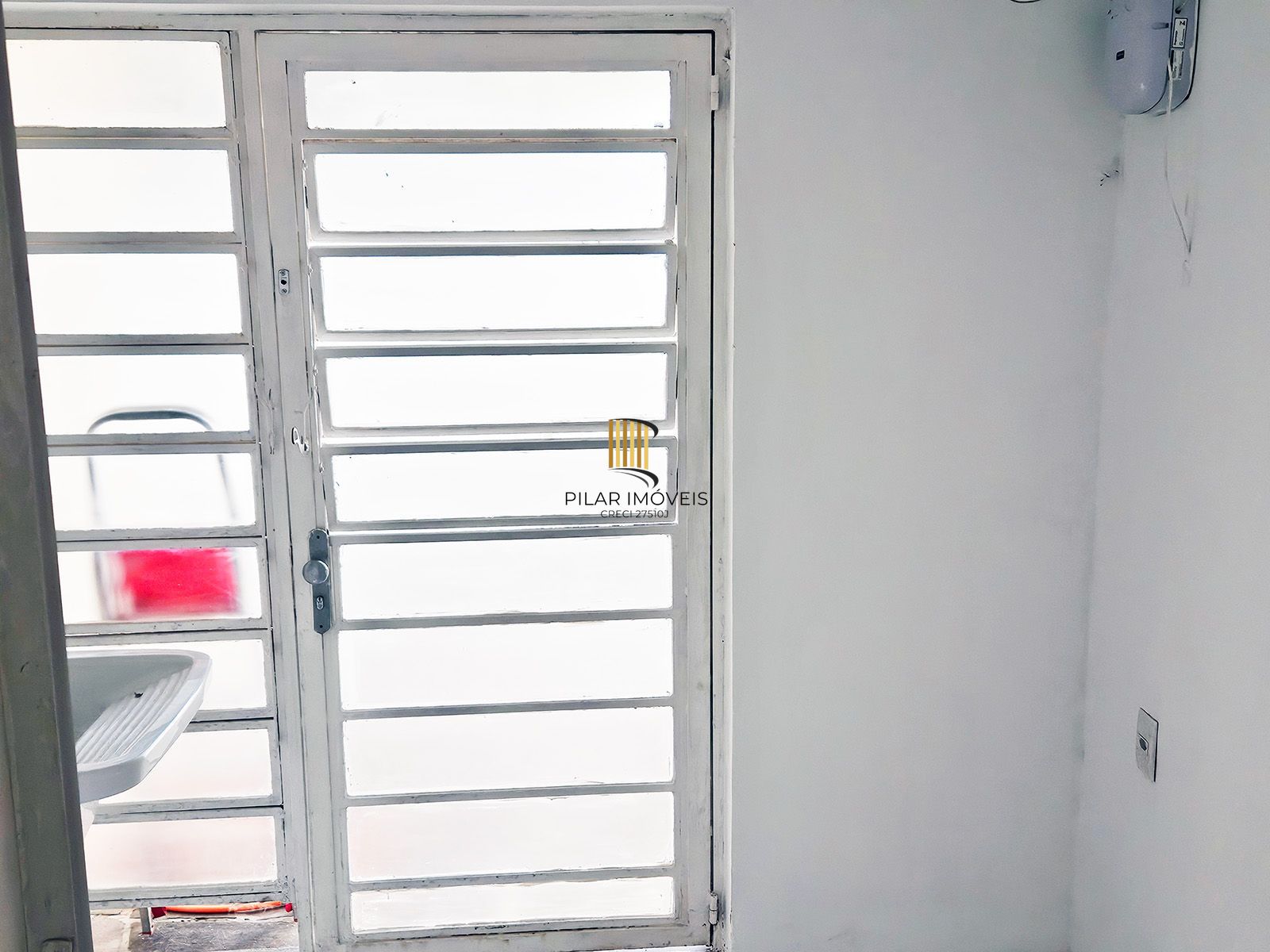 Casa com 4 quartos (02 suítes), 02 vagas cobertas no Bairro Ipanema