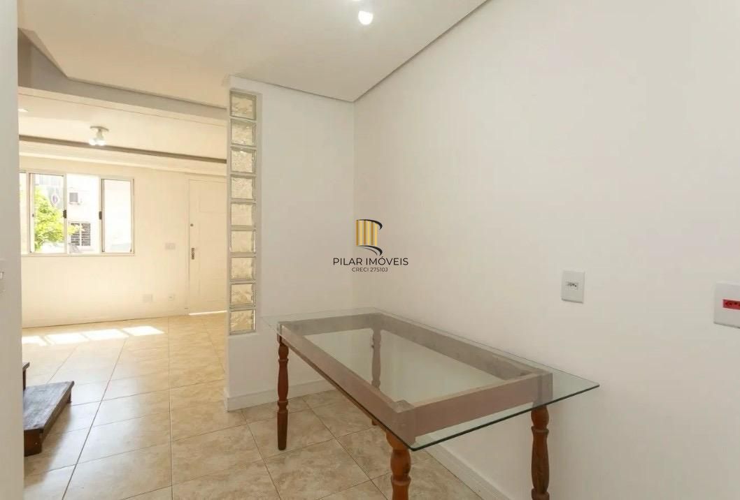 Casa em Condomínio com 03 quarto e 01 Vaga no Bairro Humaitá
