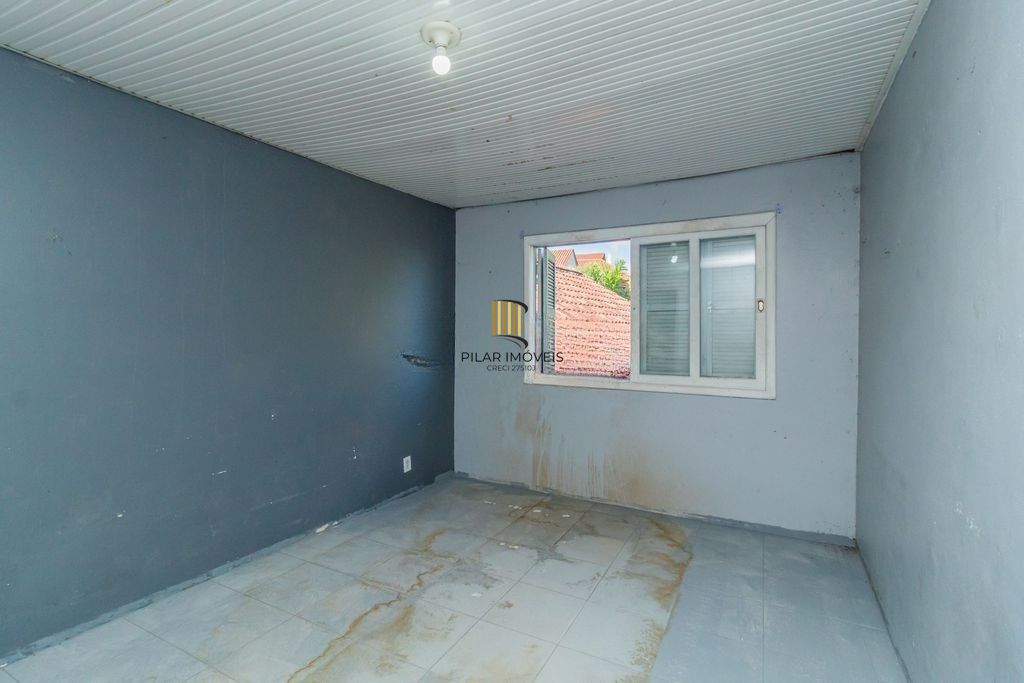 CASA 03 dormitórios, 2 suítes,  216m² privativos  com piscina no BAIRRO MEDIANEIRA