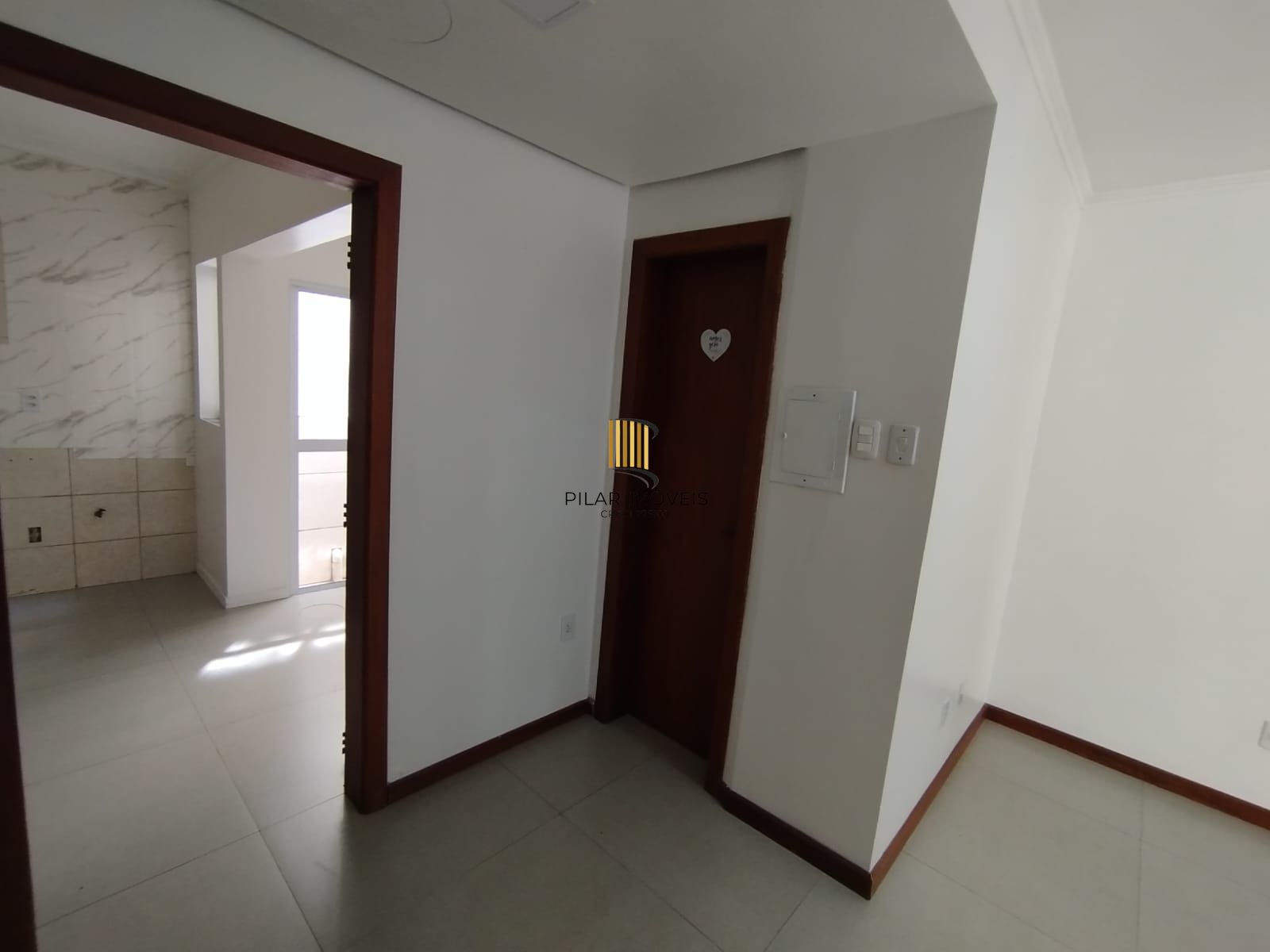 Casa com 03 quartos e 01 vaga no Bairro Cristal