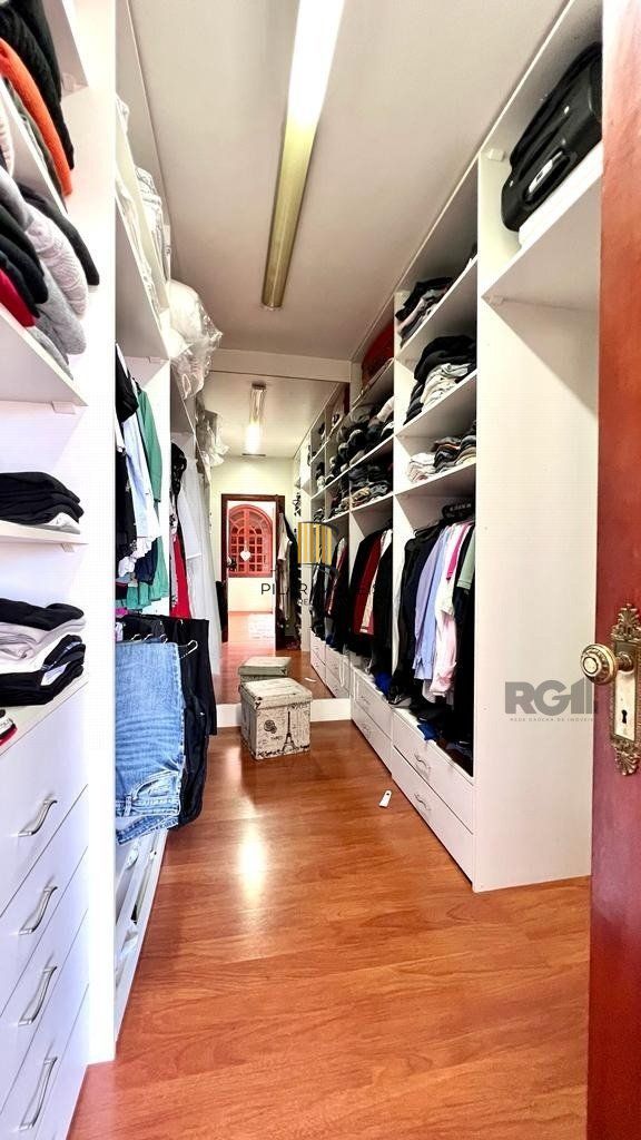 Casa de Condomínio 4 dormitórios no bairro Nonoai