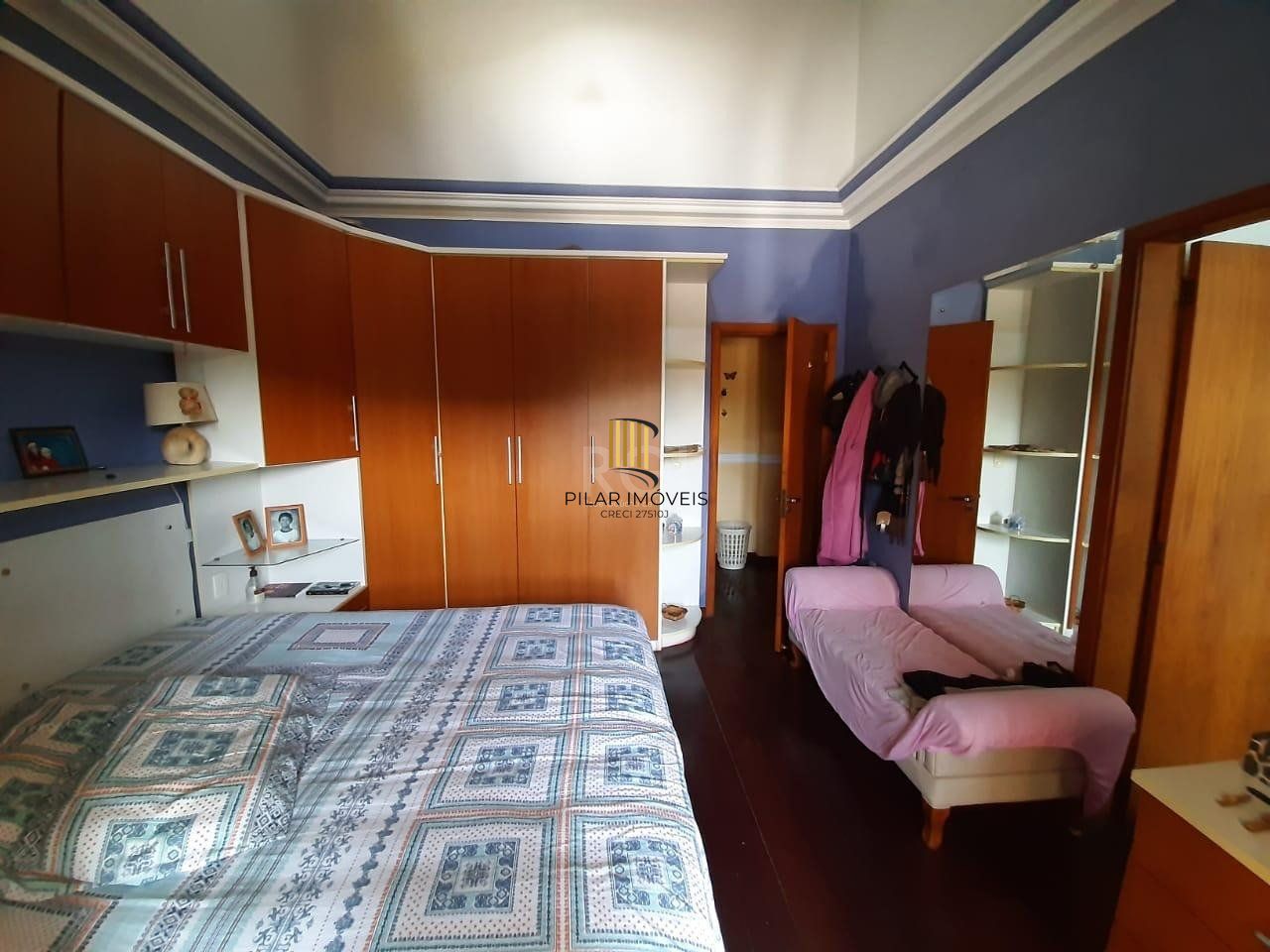 Casa para Venda - 274m², 3 dormitórios, sendo 1 suites, 3 vagas - Guarujá, Porto Alegre