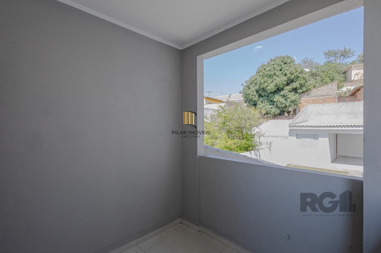 Casa de 3 dormitórios, suíte no bairro Teresópolis com 4 vagas de garagem