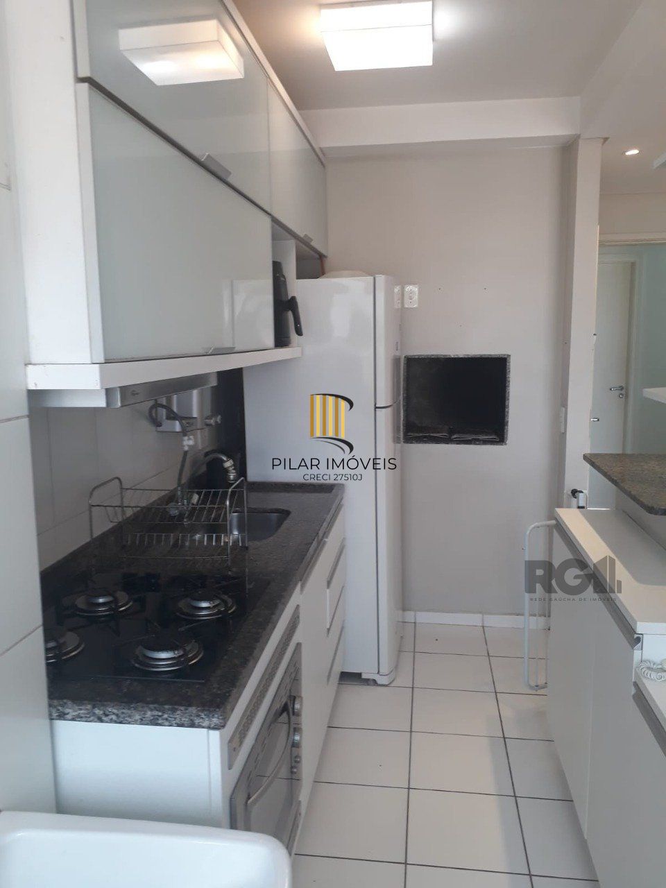 APARTAMENTO DE 2 DORMITÓRIOS E VAGA ESCRITURADA EM CONDOMÍNIO COM INFRA COMPLETA.