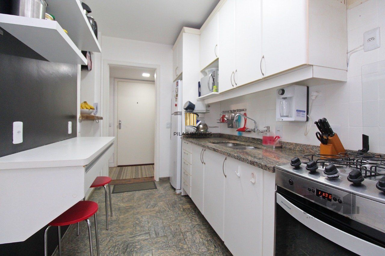 Apartamento a venda composto de dois dormitórios no bairro menino Deus com vaga