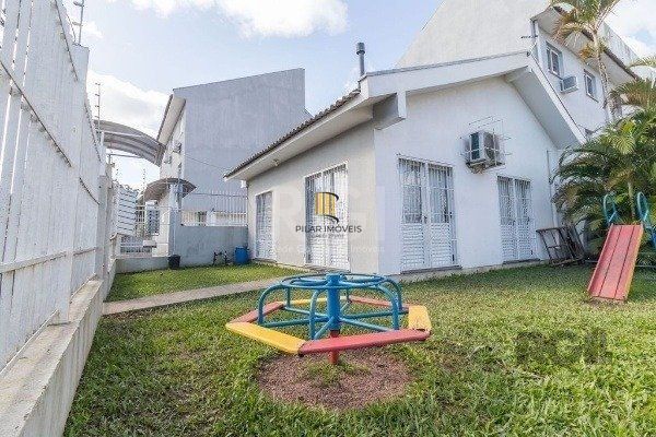 Casa na Hípica de 3 dormitórios e vaga
