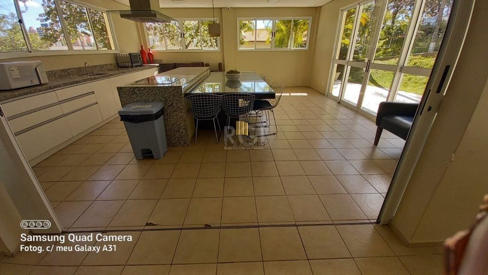 Apartamento com 03 dormitórios (01 suíte), 01 vaga no bairro Morro Santana