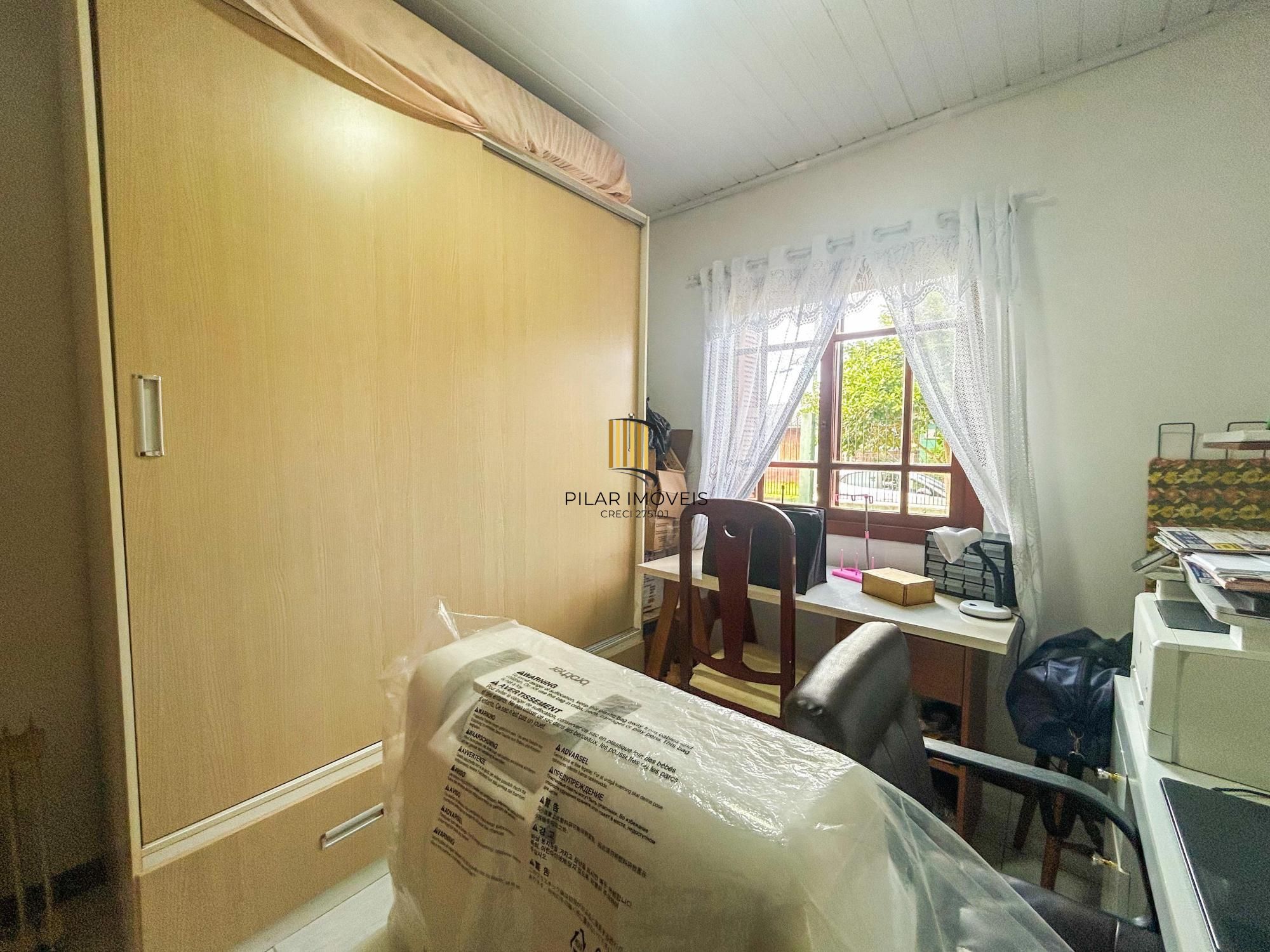 Casa 02 dormitórios e demais peças, amplo terreno plano com 300m².