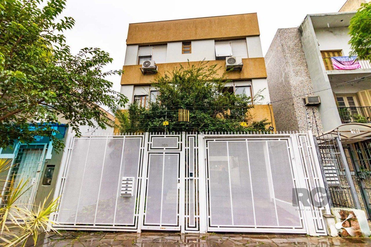 Apartamento com 2 dormitórios e 1 vaga de garagem escriturada  no bairro Rio Branco