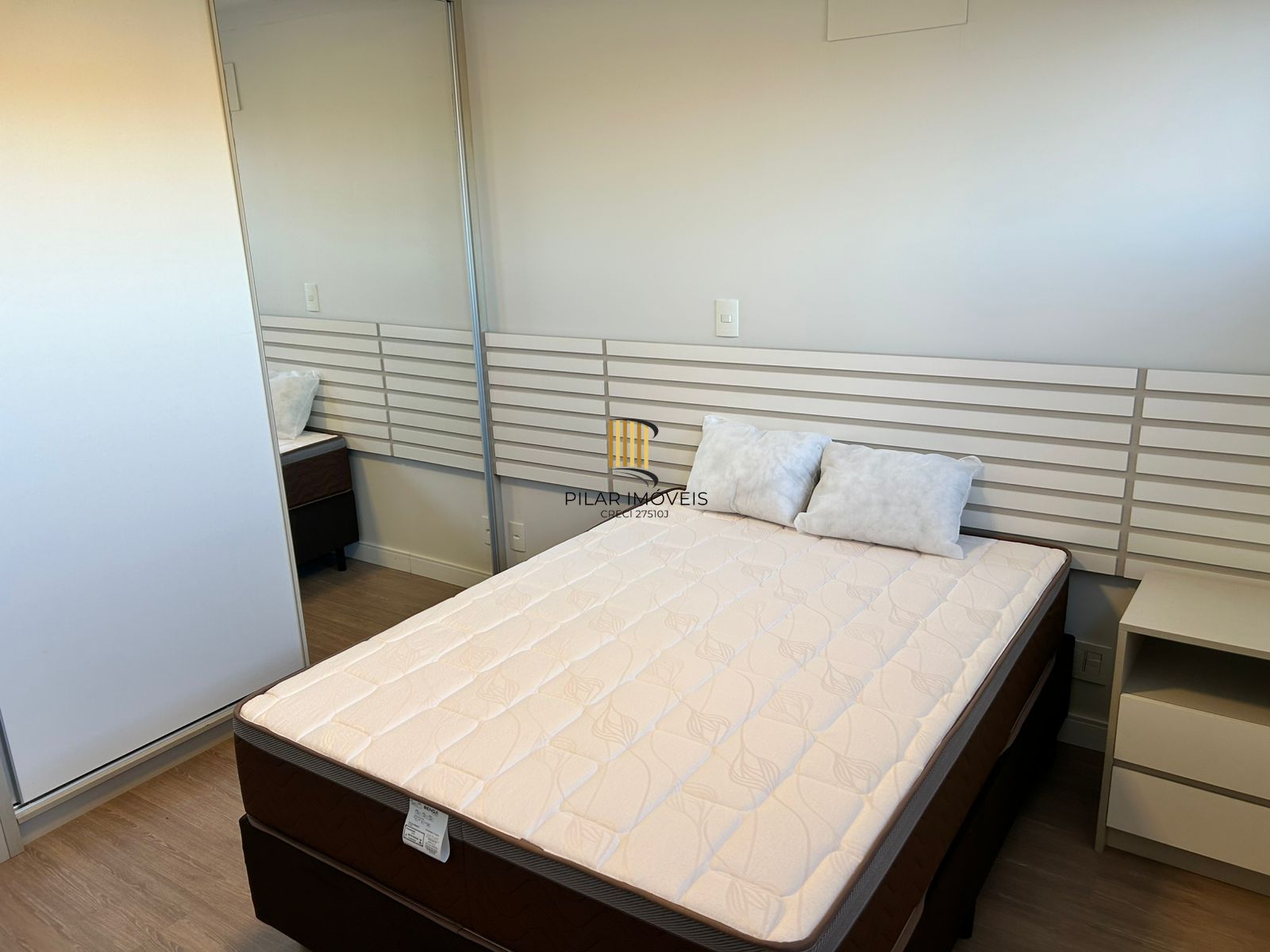 Lindo Apto mobiliado 2 dorm suíte box duplo na rua coberta no coração de Canela
