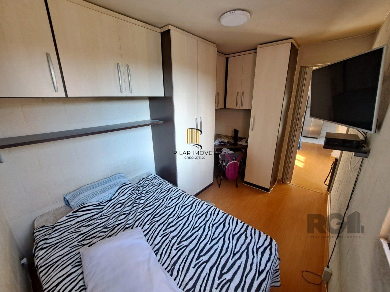Apartamento semimobiliado de 2 dormitórios no bairro Vila Nova