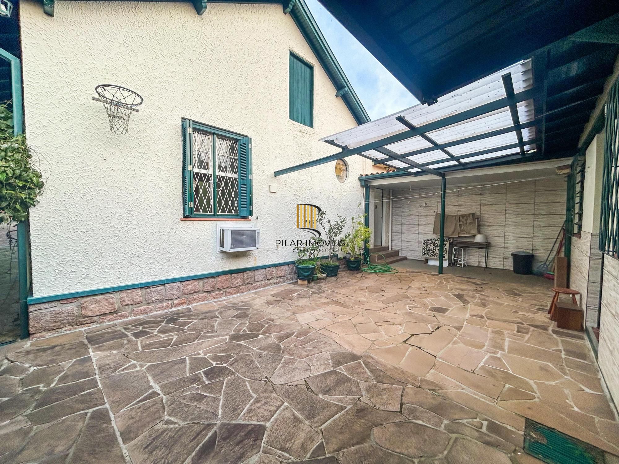 Casa Residencial com 3 Quartos, sendo 1 suíte e 3 Banheiros, no Bairro Santa Teresa em Porto Alegre, RS