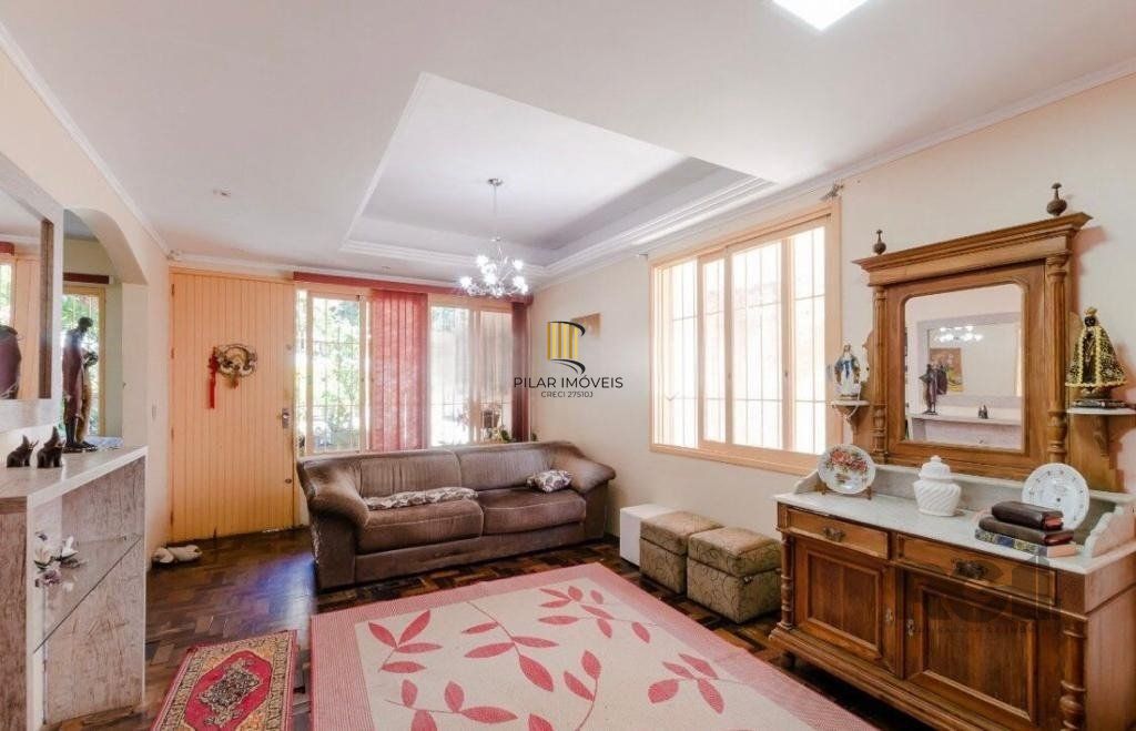 Casa 6 dormitórios no bairro Vila Conceição