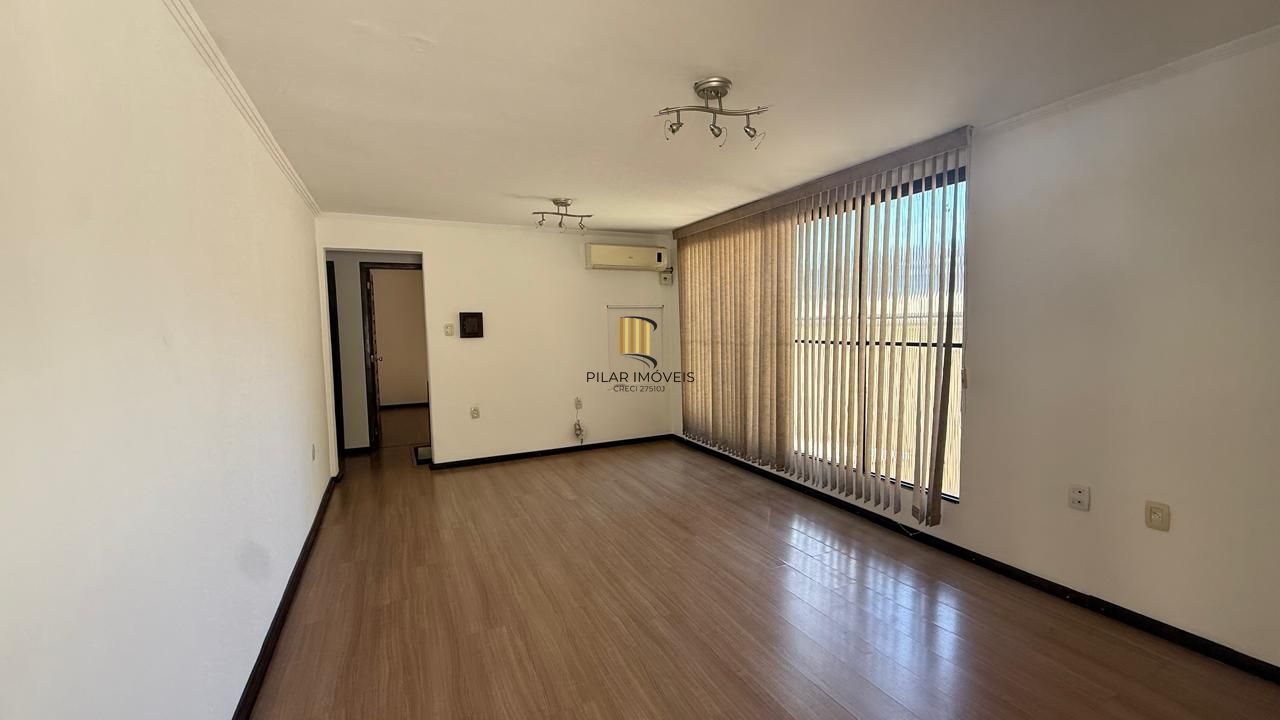 CASA 3 DORMITÓRIOS 4 BANHEIROS 4 VAGAS 1 SUÍTE, PÁTIO NO BAIRRO MEDIANEIRA PORTO ALEGRE/RS