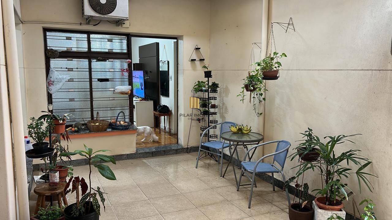 Casa com 4 dormitórios ,