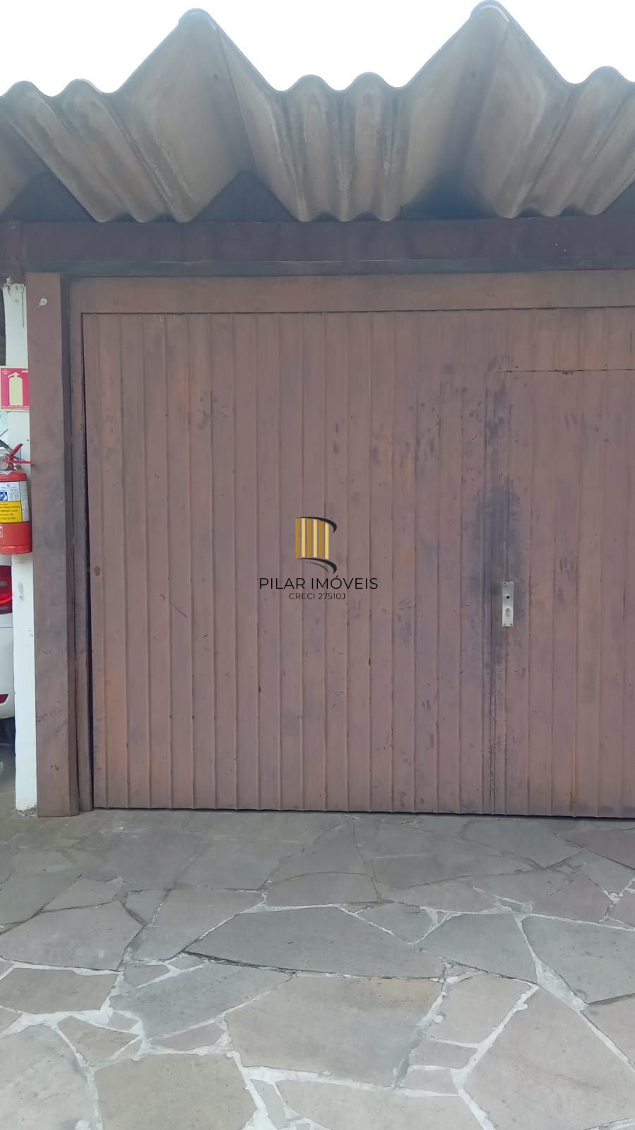 Apartamento de 2 dormitórios reformado com garagem escriturada fechada !