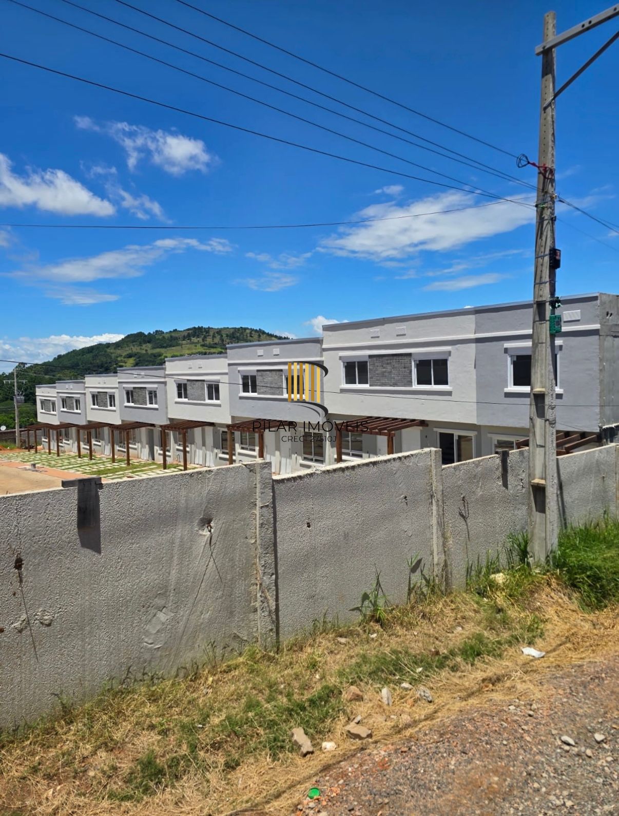 Casa em Condomínio com 02 quartos e 01 vaga no Bairro Campo Novo