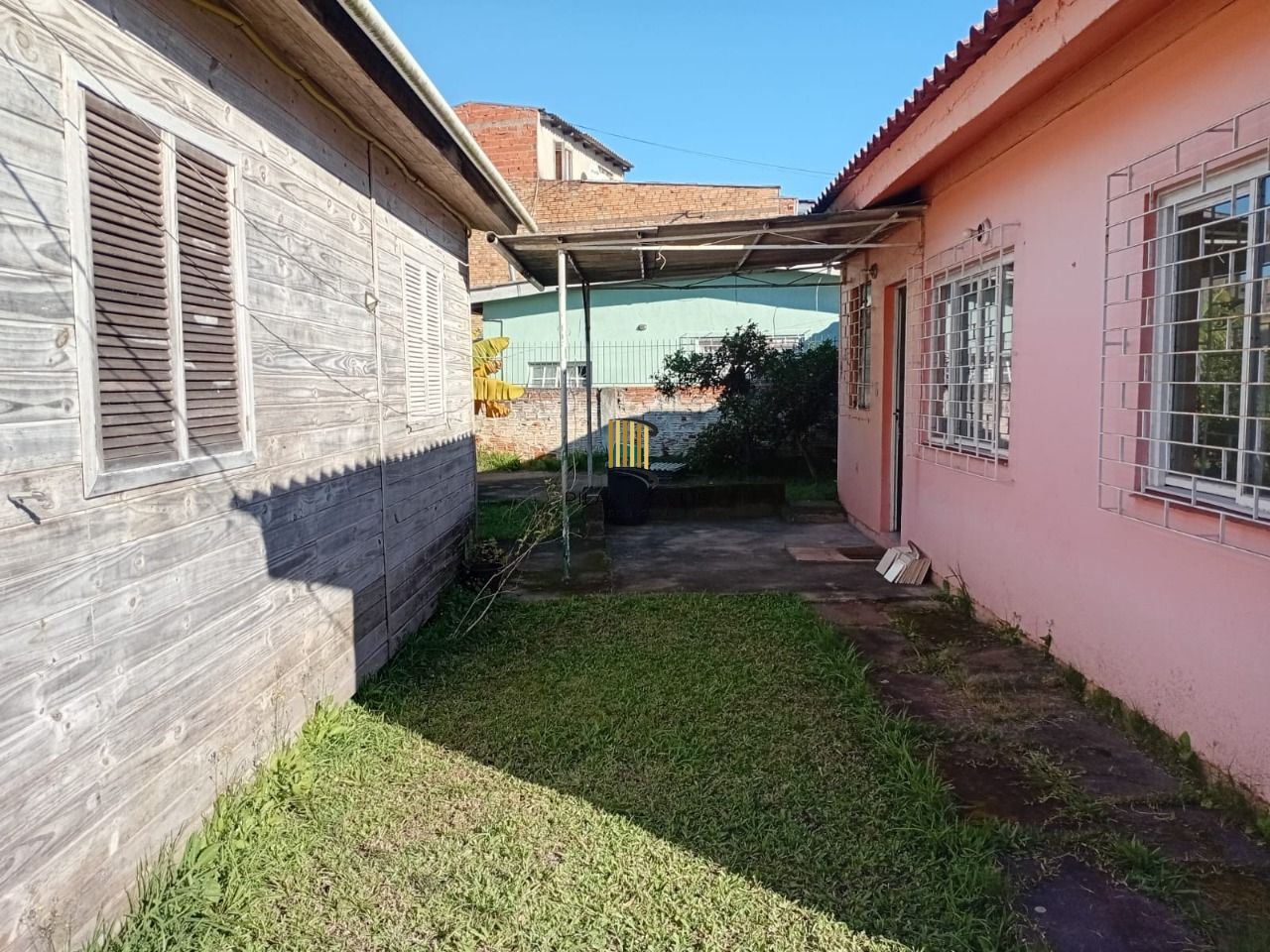Duas casas no mesmo terreno !