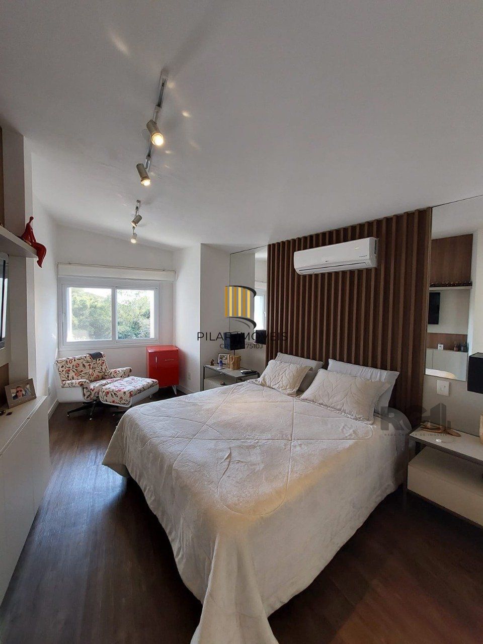 Casa para Venda - 296m², 3 dormitórios, sendo 1 suites, 3 vagas - Vila Nova, Porto Alegre