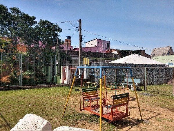 Apartamento dois dormitórios com vaga de garagem