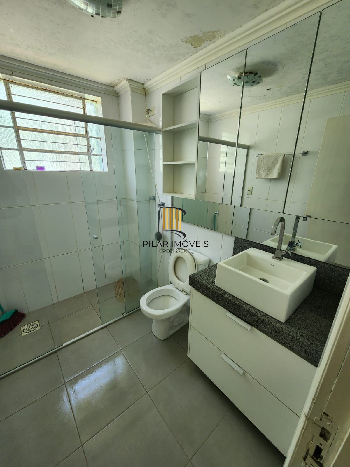 Apartamento Térreo com 02 quartos e 01 vaga no Bairro Santa Tereza