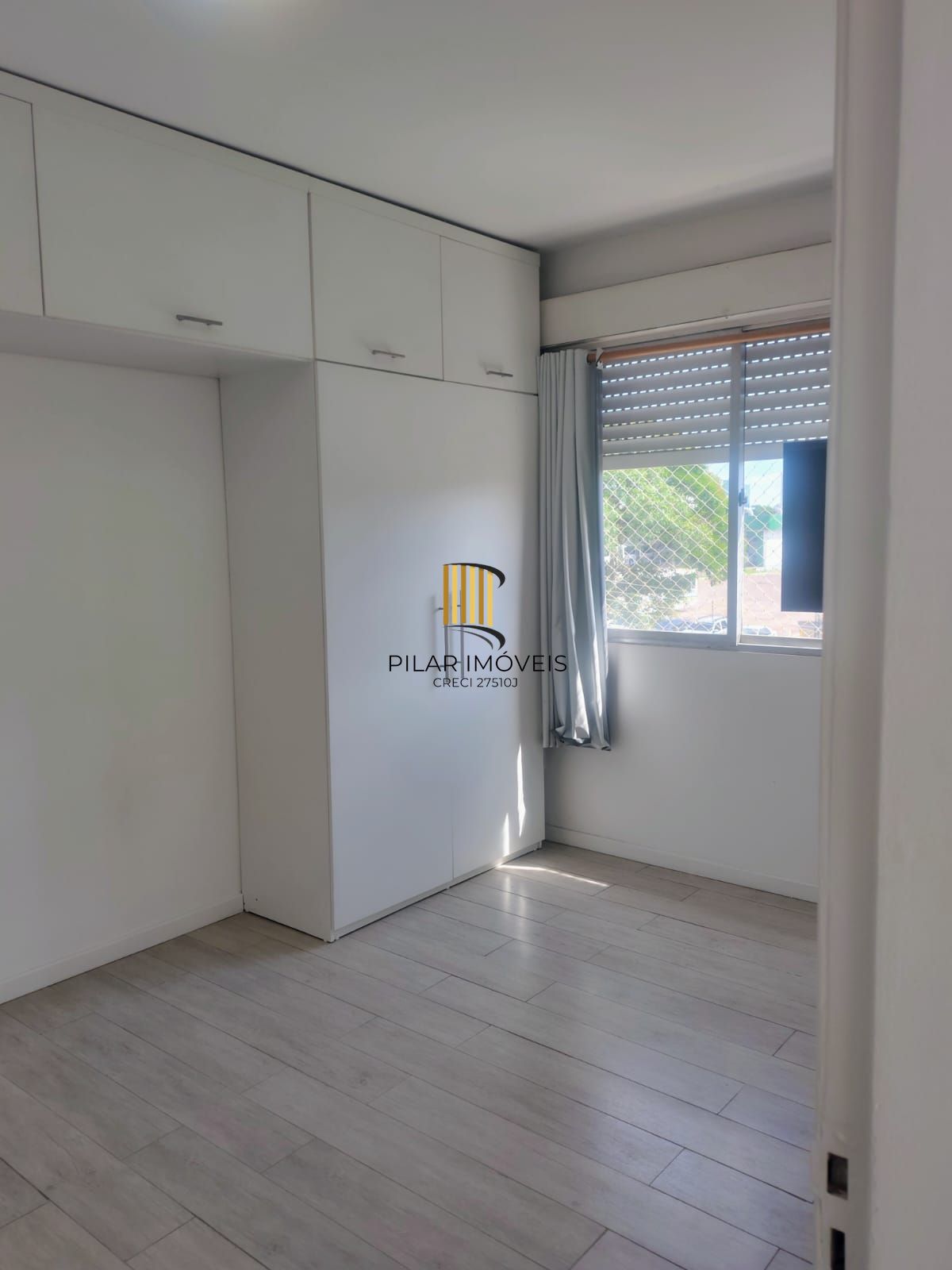 Apartamento de 2 dormitórios reformado com garagem escriturada fechada ,área privativa de 60,65