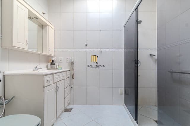 Casa com 04 quartos no Bairro : Partenon em Porto Alegre/RS