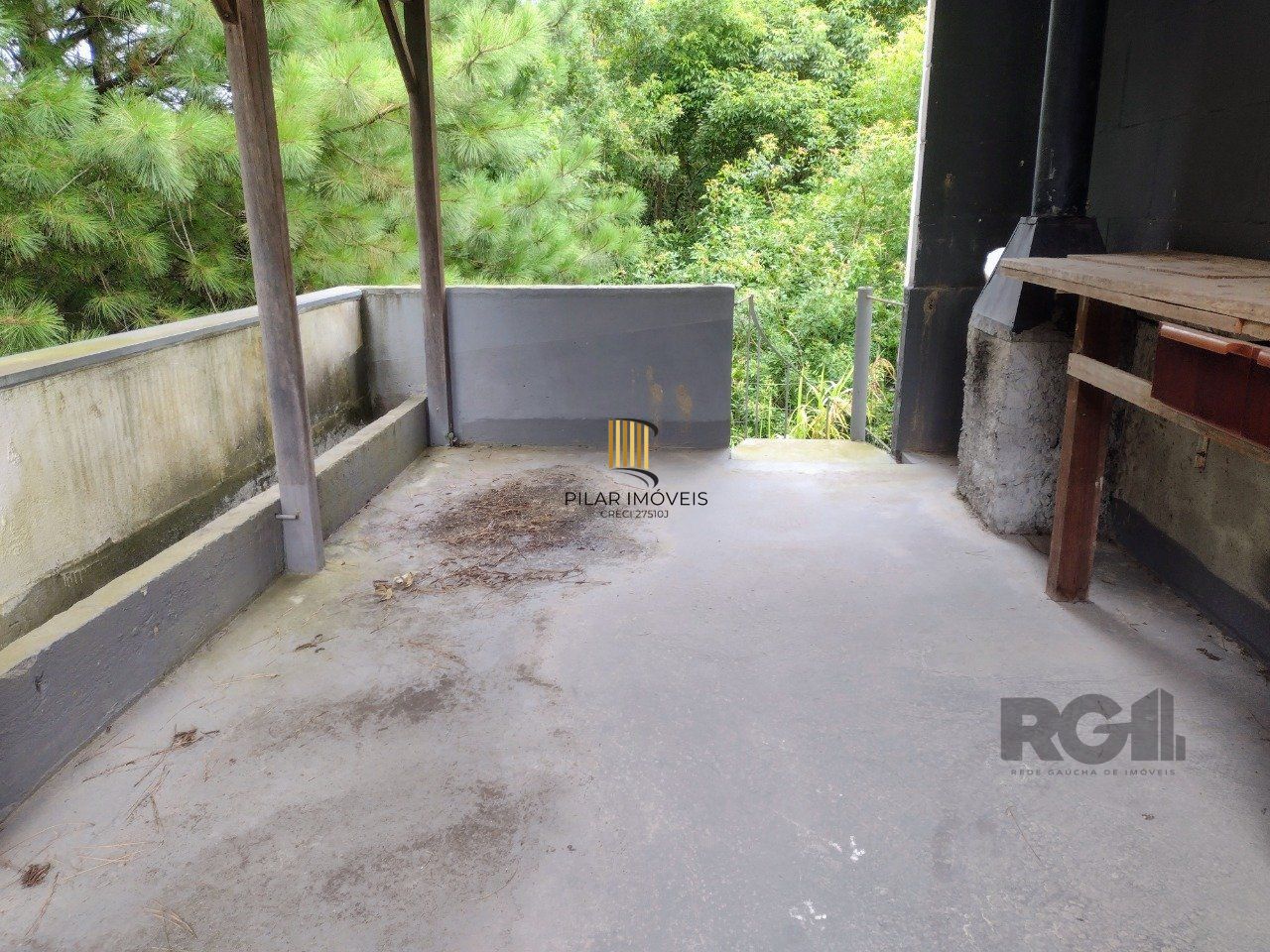 CASA TÉRREA - 2 DORMITÓRIOS, ÁREA COBERTA COM CHURRASQUEIRA , TERRAÇO - 02 VAGAS