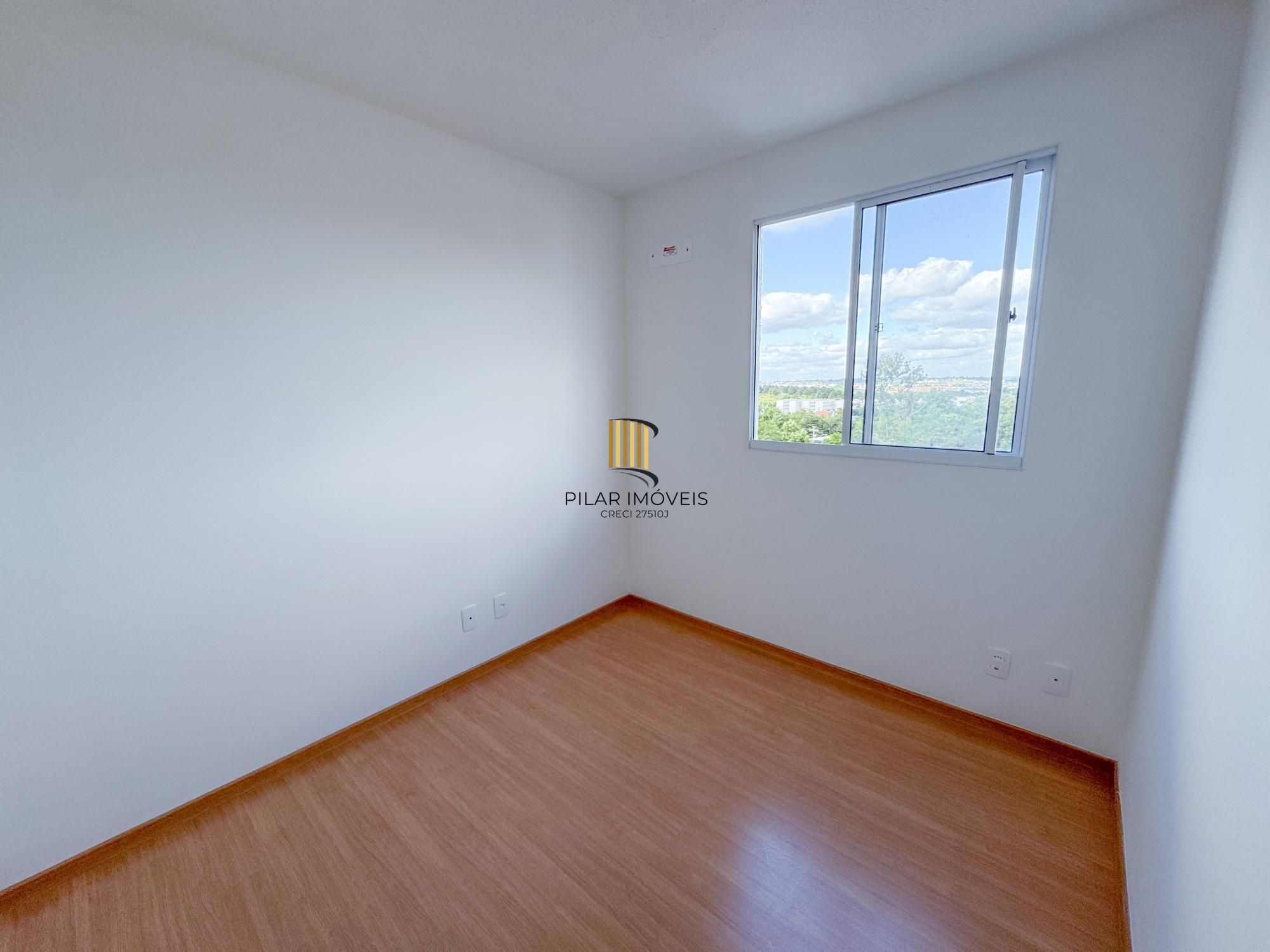 Apartamento com 02 quartos e 01 vaga escriturada, no Morro Santana