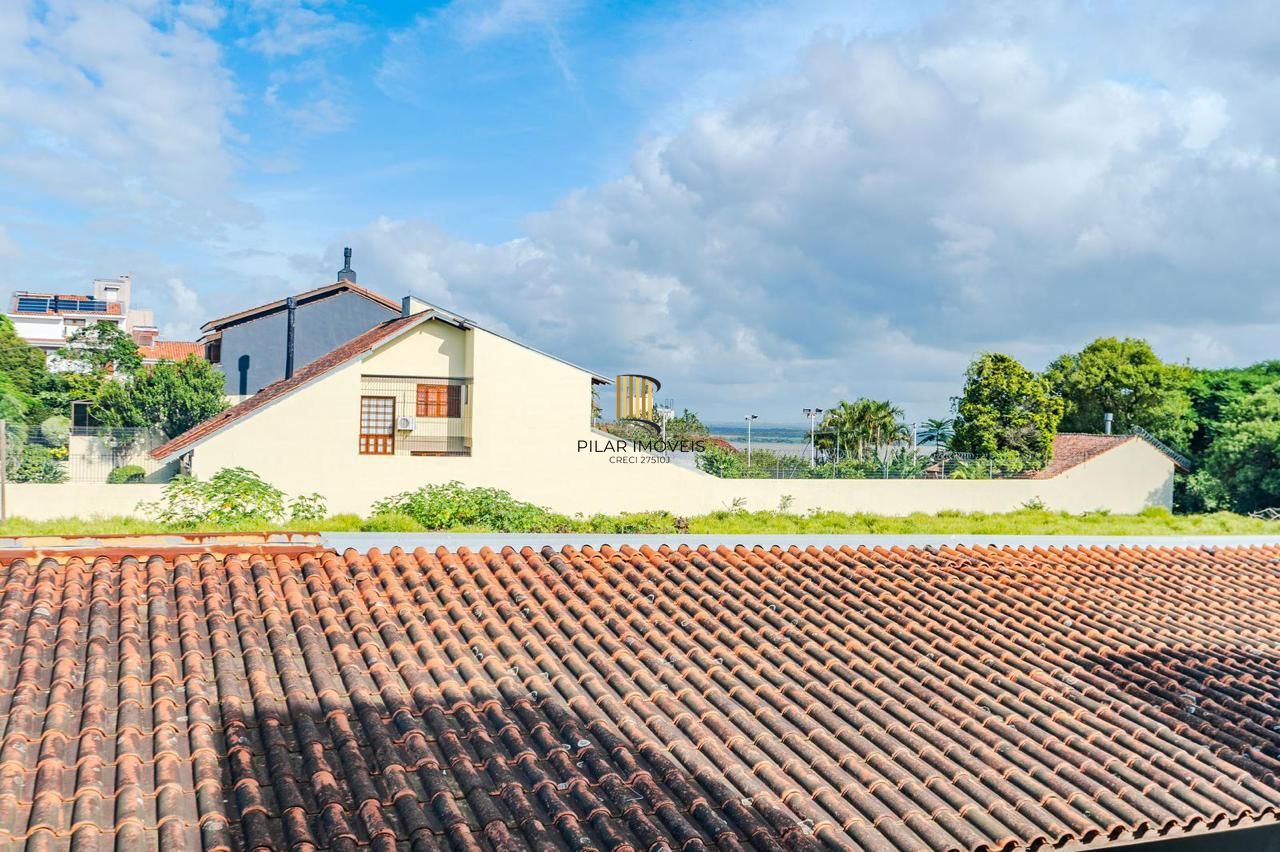 Casa em condomínio 3 dormitórios e sótão bairro Cristal