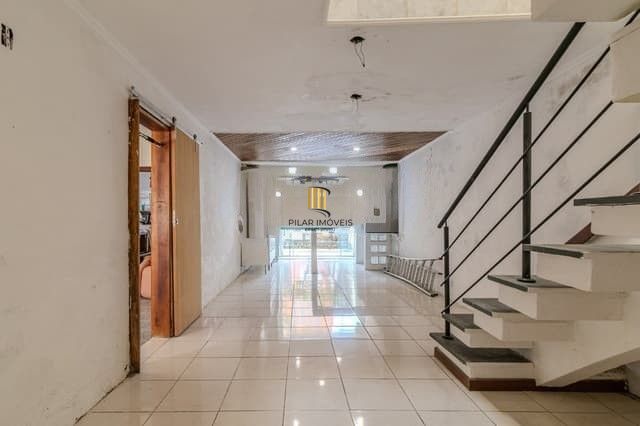 Casa com 04 quartos no Bairro : Partenon em Porto Alegre/RS