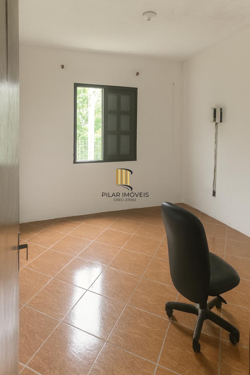 Casa com 02 dormitórios e 01 vaga no Bairro Jardim Vila Nova