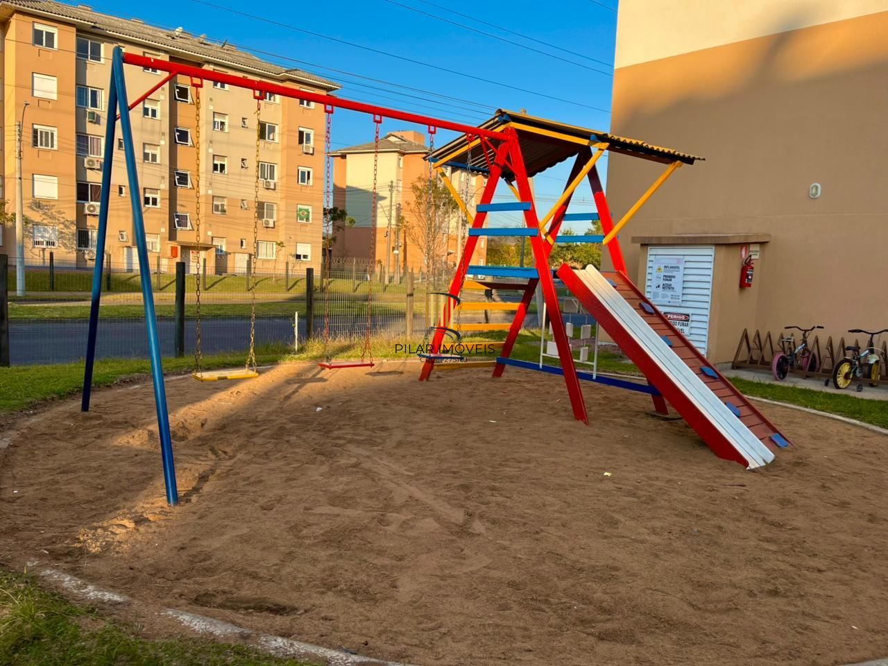 Apartamento com 02 quartos e 01 vaga no Bairro Restinga em Porto Alegre