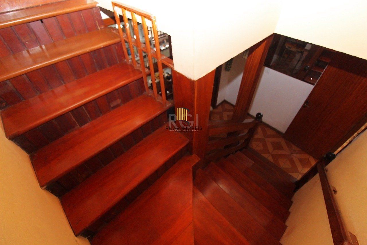 Casa para Venda - 339m², 3 dormitórios, 2 vagas - Vila Nova, Porto Alegre