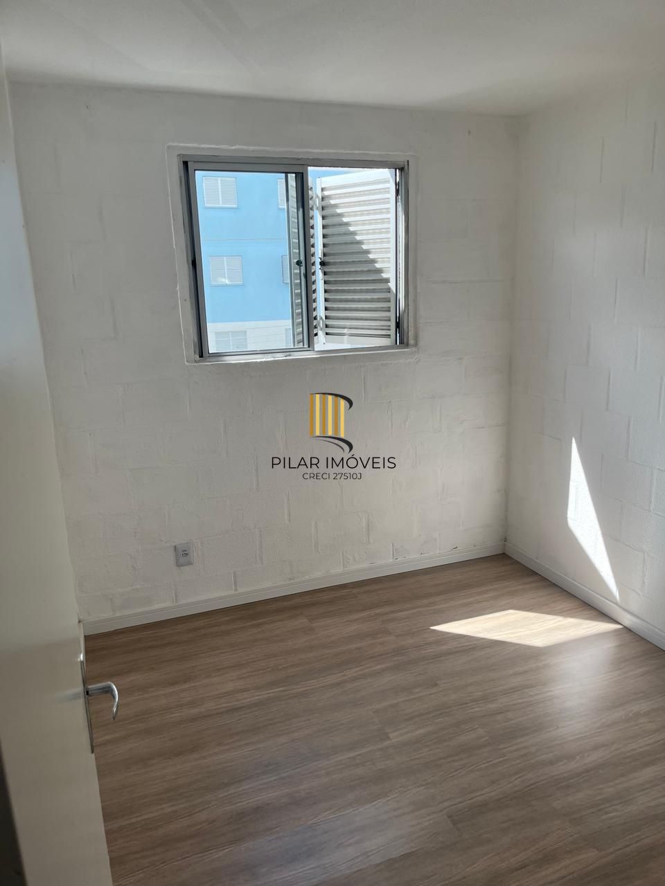 Apartamento com 02 quartos e 01 vaga no Bairro Rubem Berta
