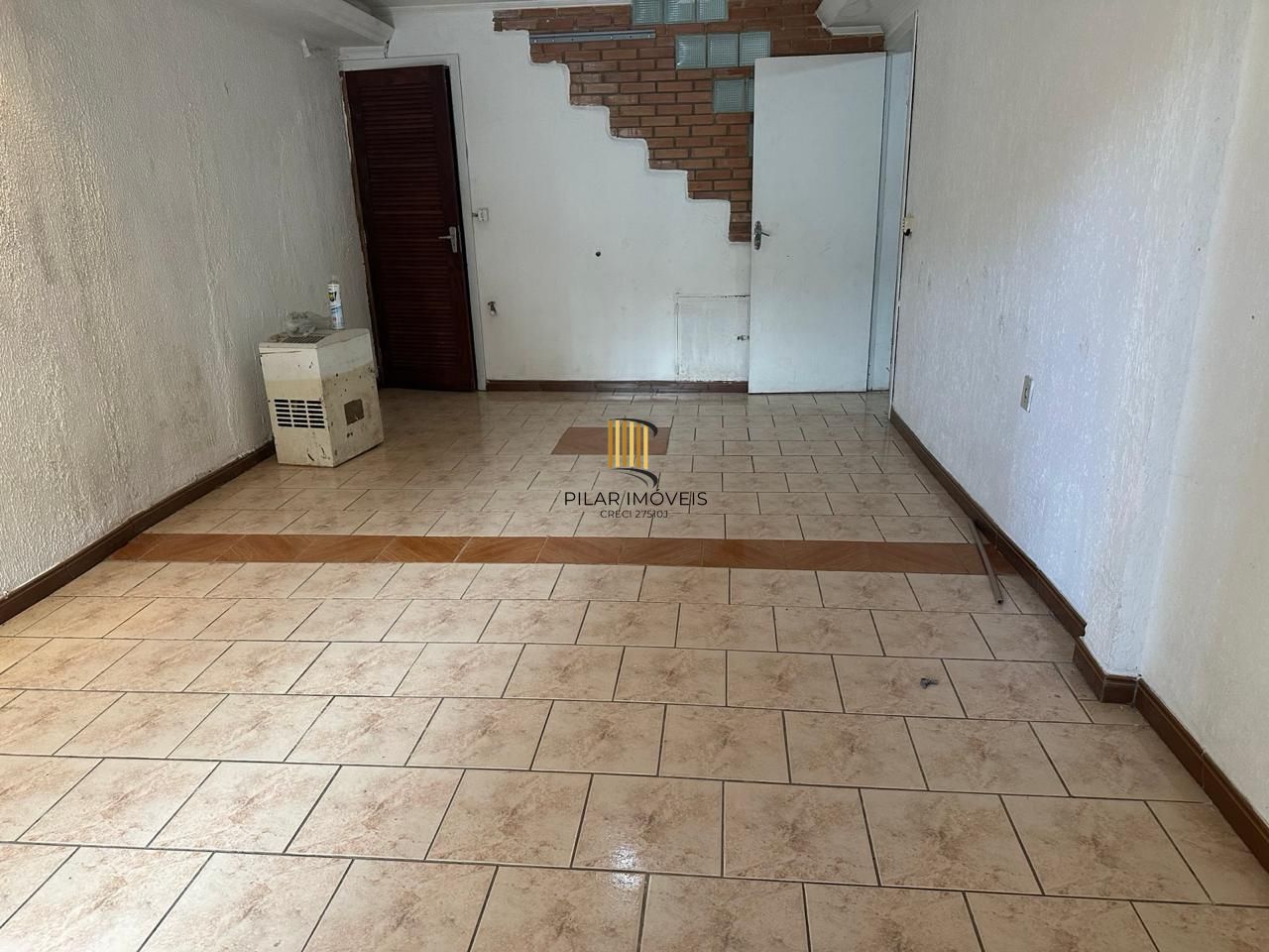 Casa com 03 quartos e 02 vagas de garagem