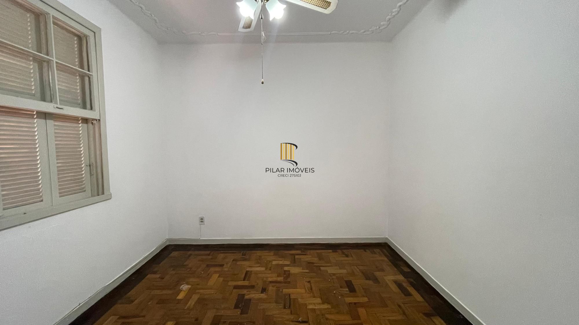 Apartamento na Ramiro Barcelos, com 1 dormitório