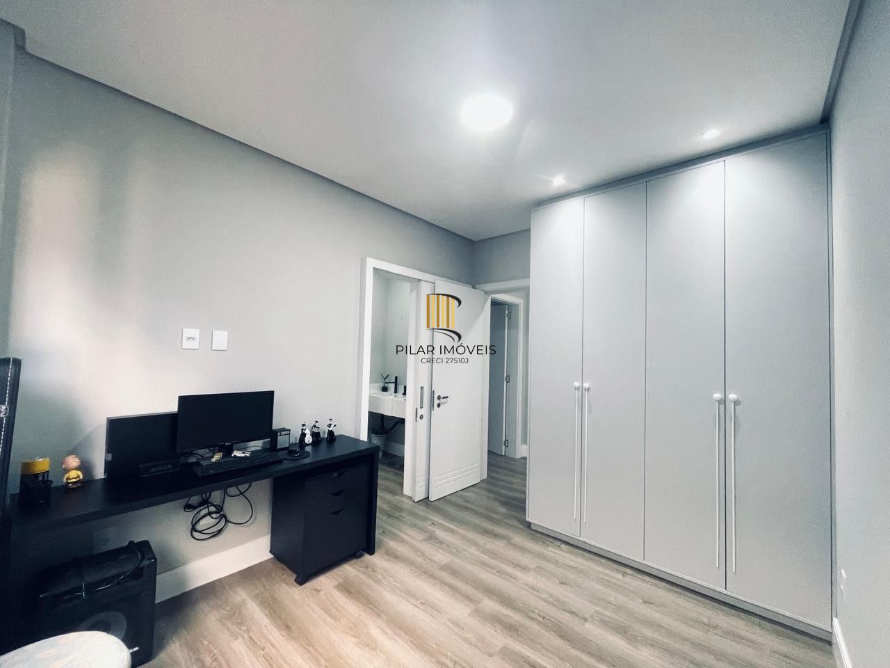 CASA EM CONDOMINIO TÉRREA,  3 SUÍTES 4 VAGAS DE GARAGEM, EM GRAVATAI RS